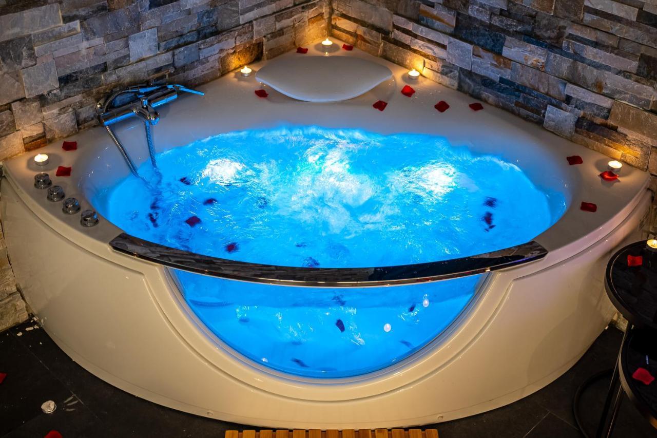 Апартаменты Cocon Relax - Jacuzzi - Cinema Монбельяр Экстерьер фото