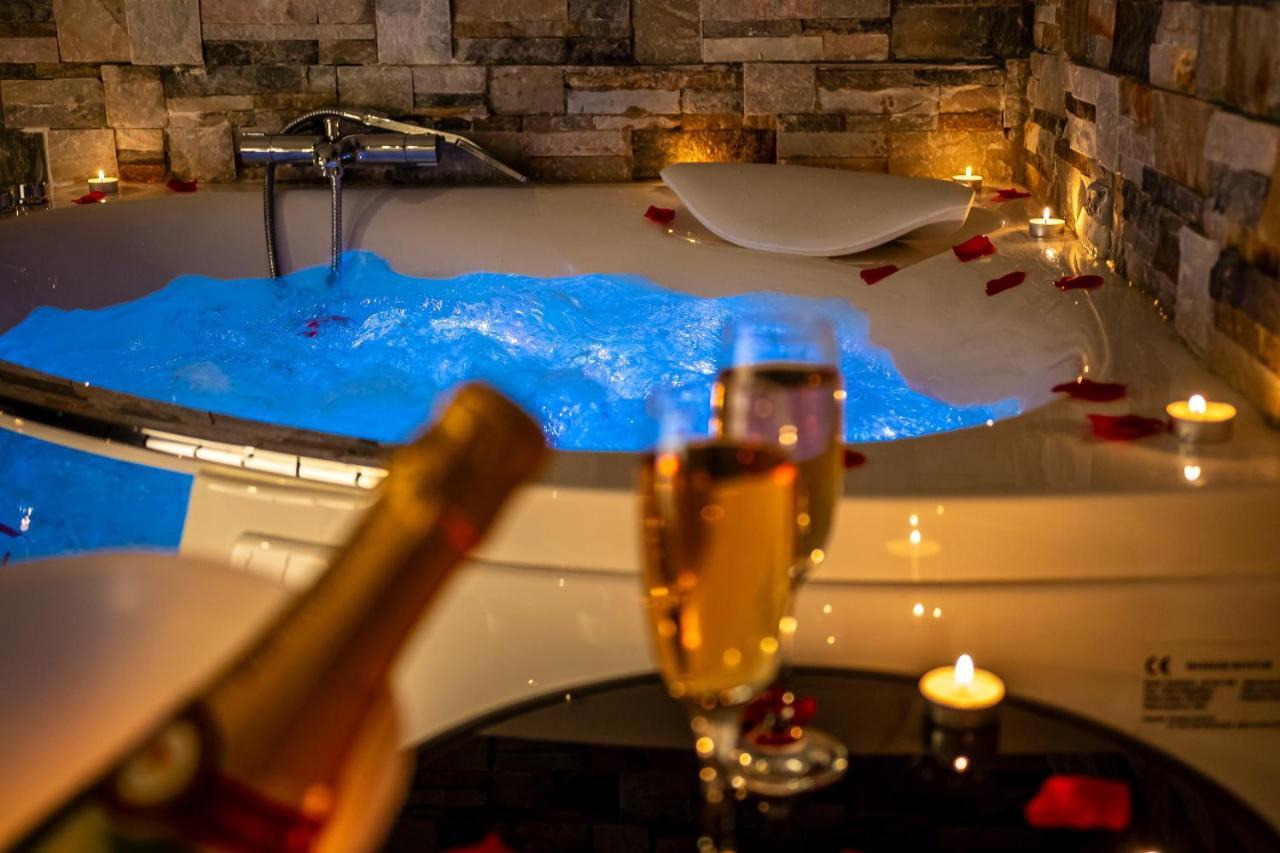 Апартаменты Cocon Relax - Jacuzzi - Cinema Монбельяр Экстерьер фото